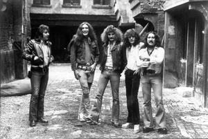 Uriah Heep — Легендарная рок-группа в урбанистическом антураже - 1