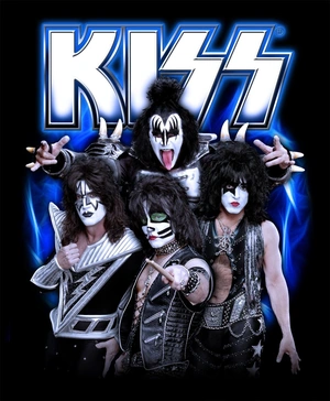 Культовая рок-группа KISS в полном гриме и сценических костюмах - 1