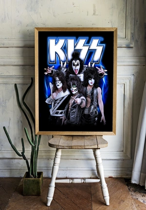 Культовая рок-группа KISS в полном гриме и сценических костюмах - 2