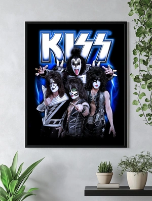 Культовая рок-группа KISS в полном гриме и сценических костюмах - 4