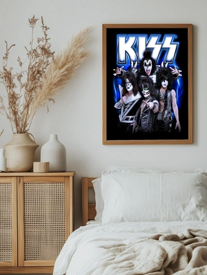 Культовая рок-группа KISS в полном гриме и сценических костюмах - 5