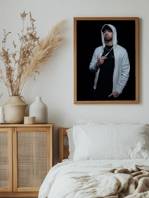 Eminem в белом капюшоне на черном фоне - 5