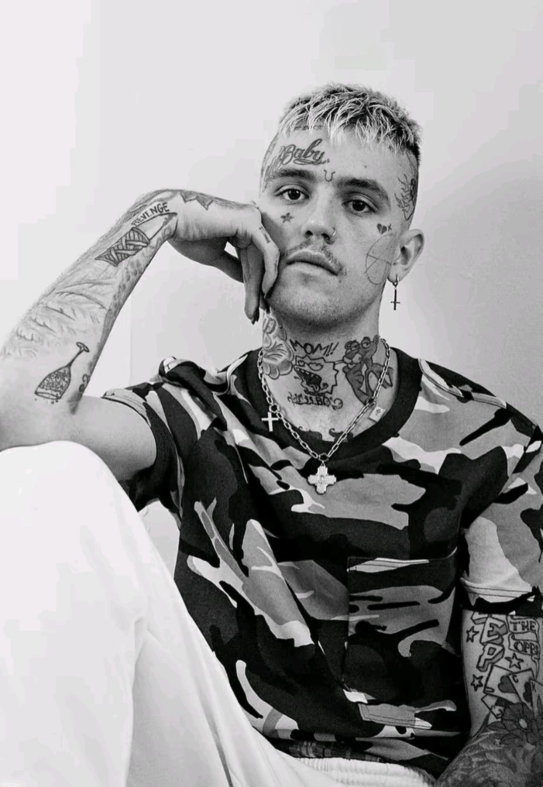 Стильный чёрно-белый портрет Lil Peep - 1