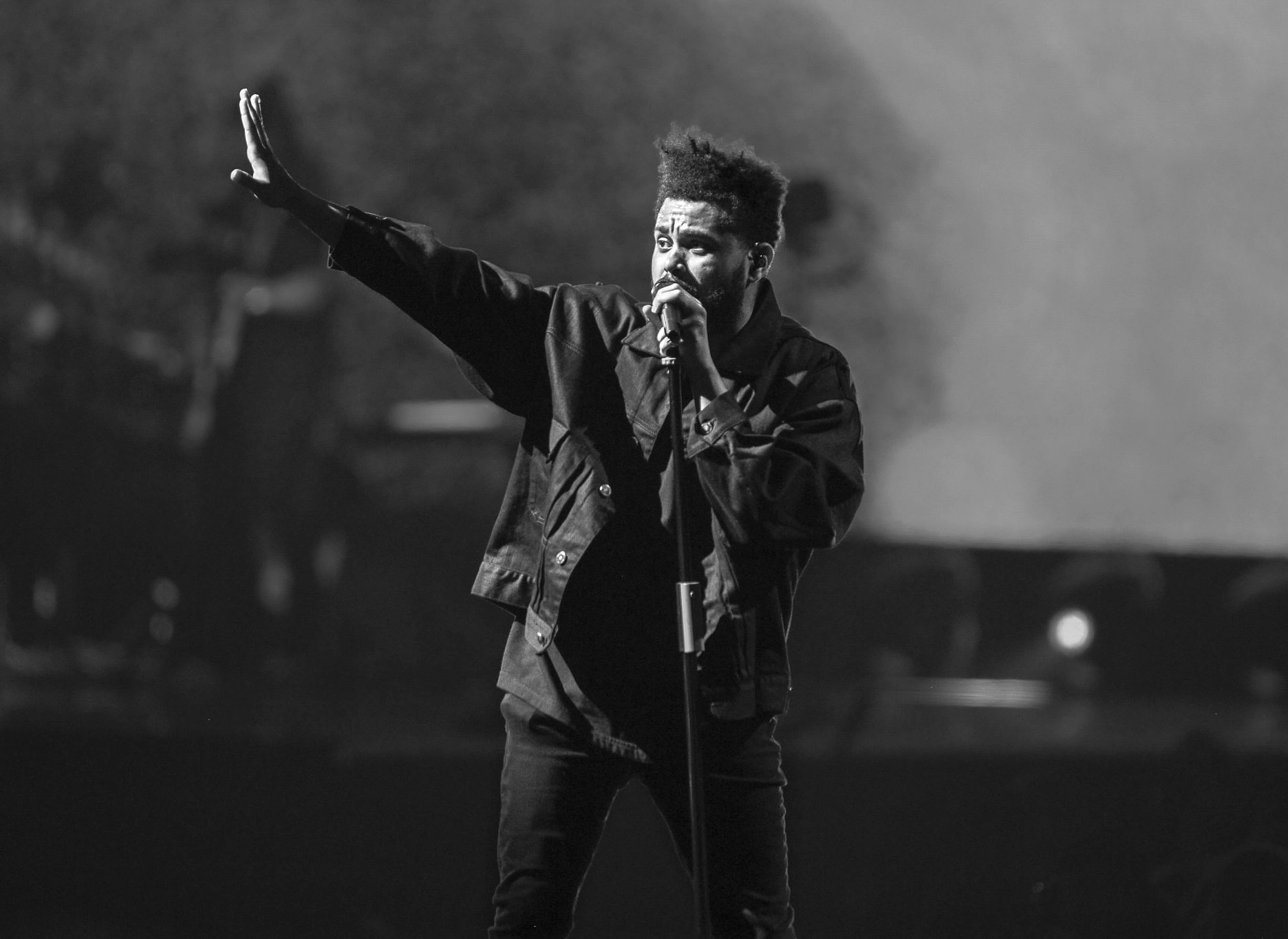 The Weeknd в момент концерта - 1