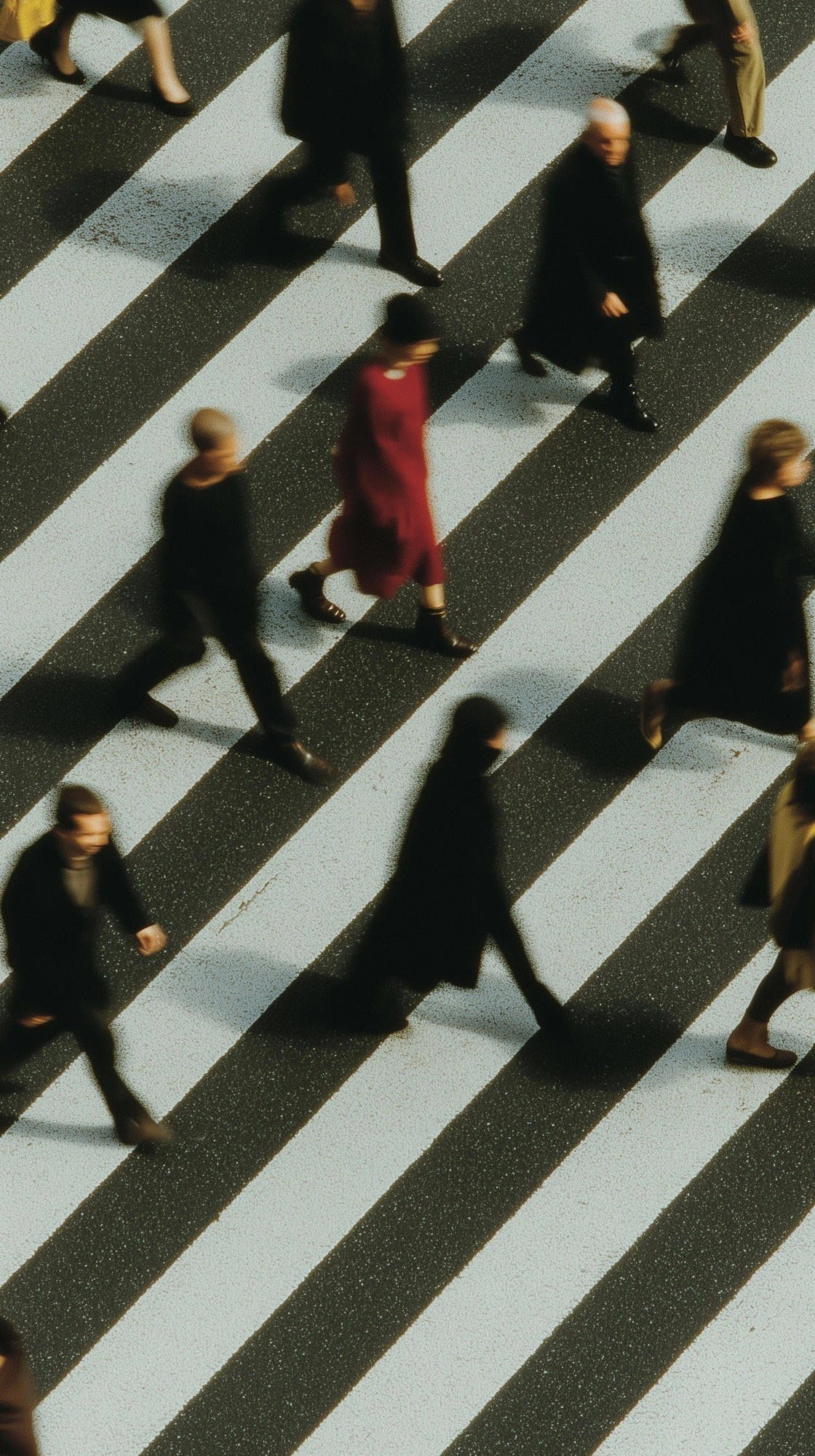 Городская жизнь: пешеходы на зебре - 1