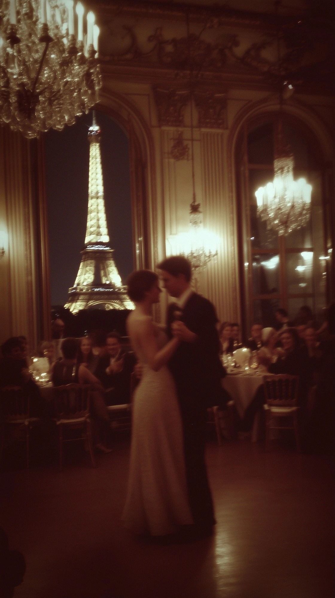 Романтический танец под Эйфелевой башней - 1