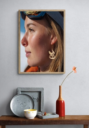 Элегантные золотые серьги с изображением птицы - 4